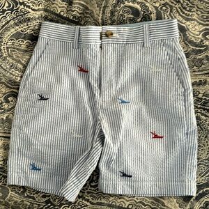 Boys vineyard Vines seersucker shorts blue and white with boats embroidered on